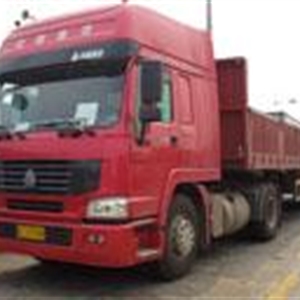 半封閉10噸車 (長(zhǎng)10.6米寬2.5米高2.7米)